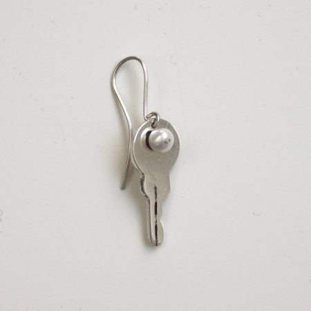 KPE-Key and pearl earring